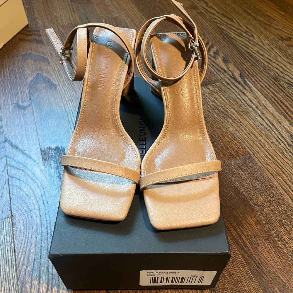 Gabrielle Union nude single band sandal